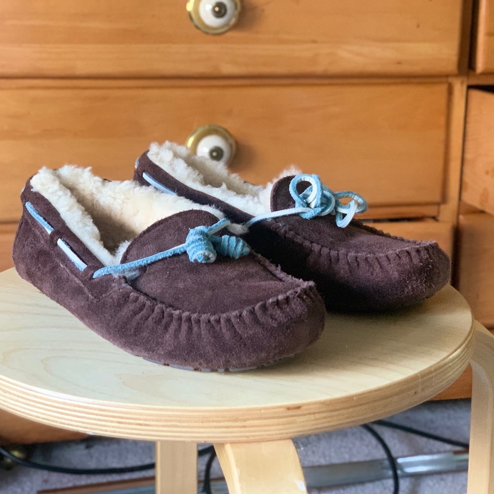 UGG slippers !!